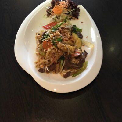 Miến Xào mit zarter Hühnerbrust und würziges Rindfleisch