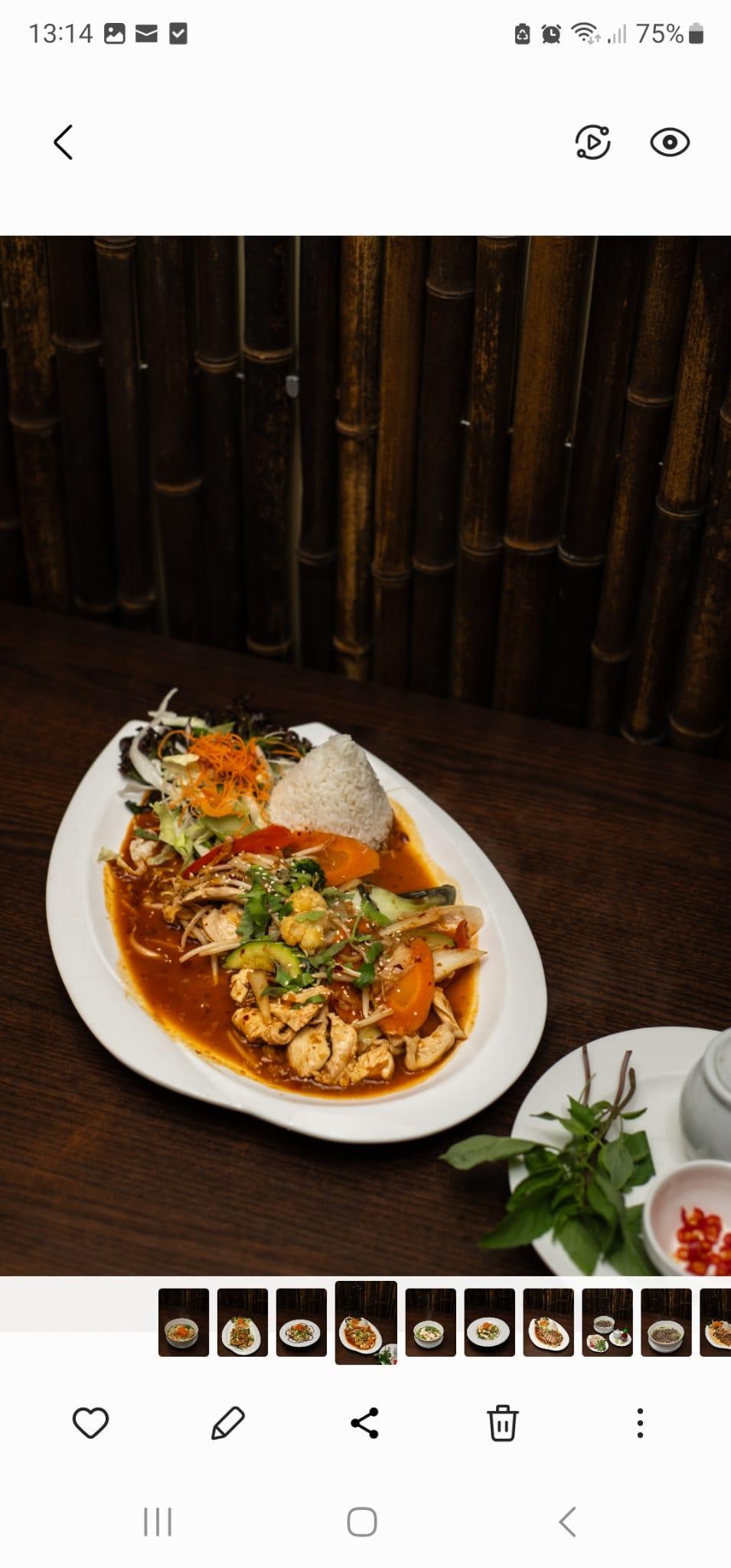 Gà xào xa ót - Spicy Hähnchen