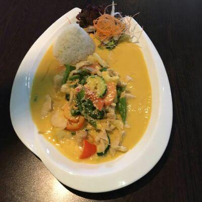 Reisgericht Curry mit hausgemachtem Seidentofu