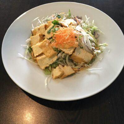 Phở Kokoscreme mit scharf gegrillten Garnelen